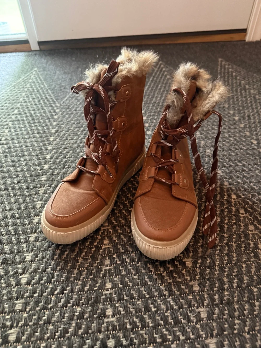 Women’s Brown Faux-Fur Lined Lace-Up Winter Boots